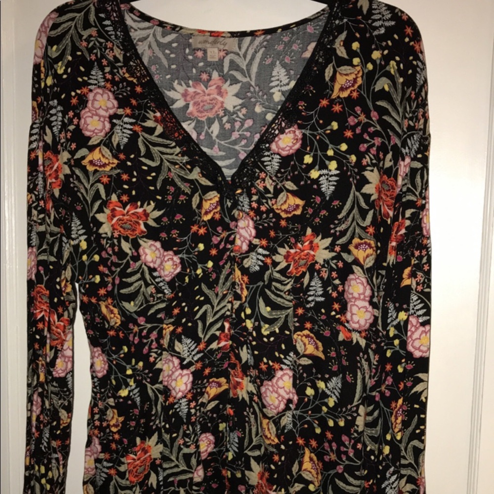 Multicolor top with buttons